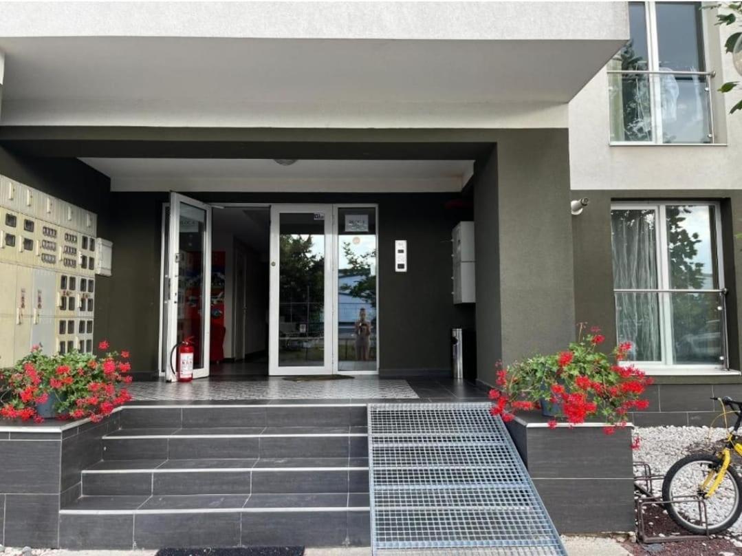 Tranzzit Airport Apartment II Otopeni Dış mekan fotoğraf